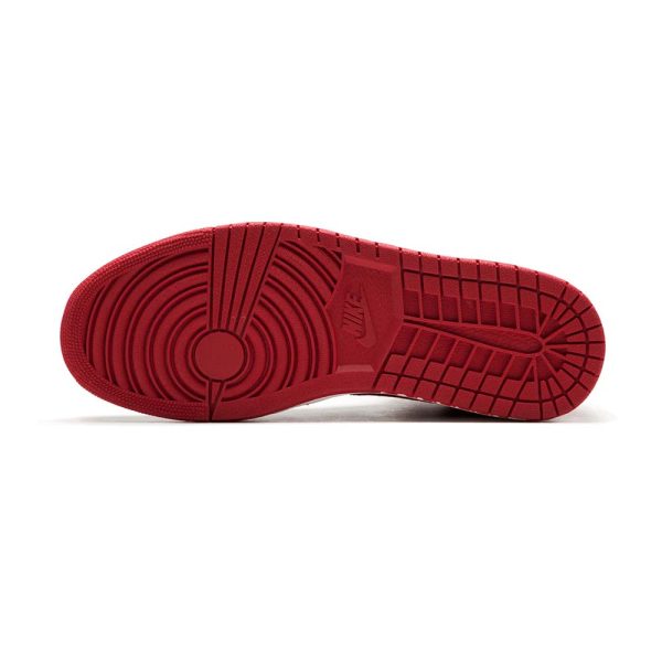 Air Jordan 1 Retro High ‘Banned’ 2011